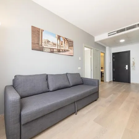 Apartment With Free Parking And Pool