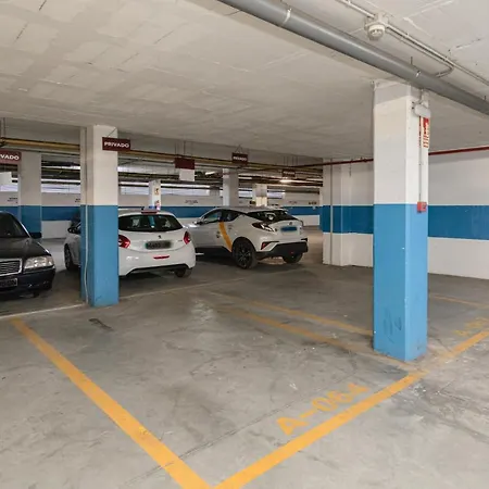 With Free Parking And Pool *